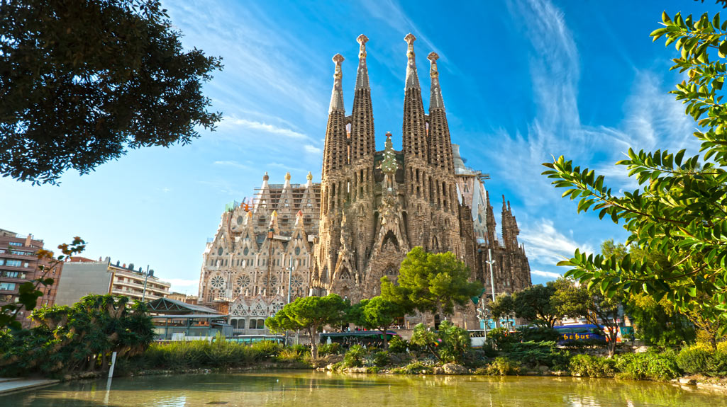 ≫ Sagrada Familia Small Group Tour - Real Barcelona Tours